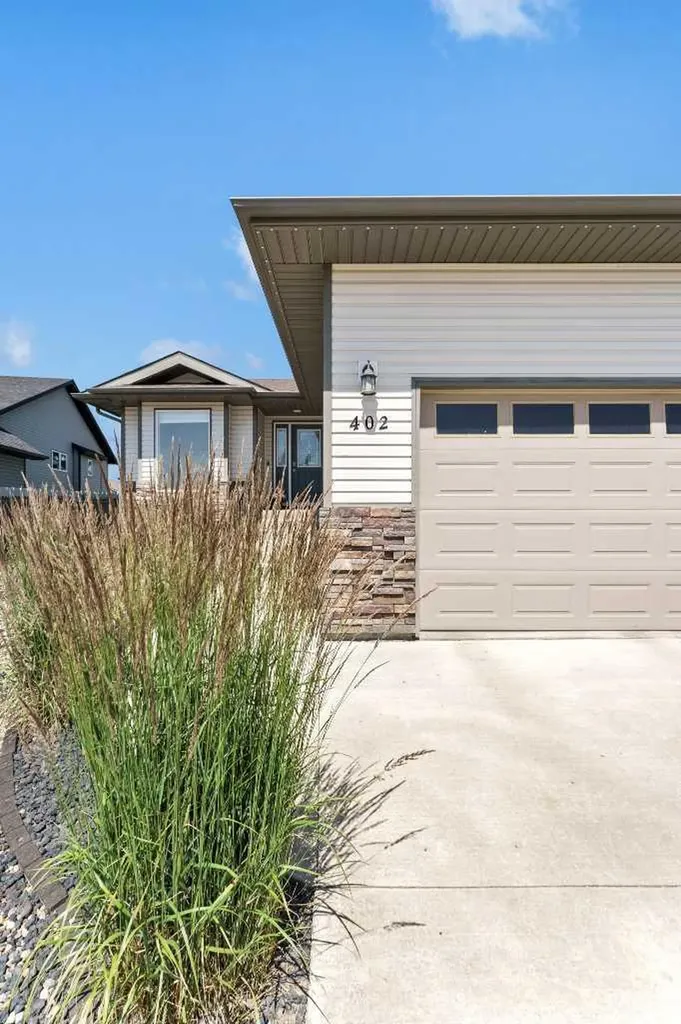 402 Jesmond Place SW Redcliff AB T0J 2P2