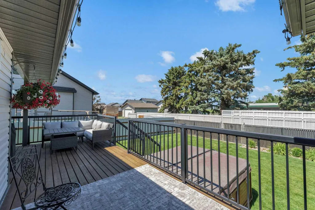 402 Jesmond Place SW Redcliff AB T0J 2P2