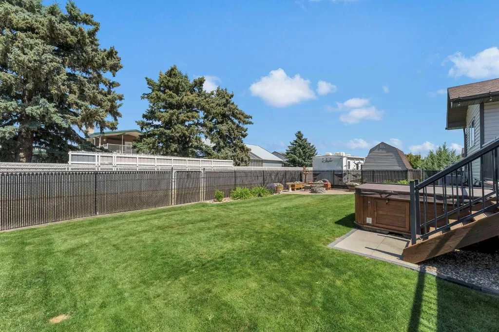 402 Jesmond Place SW Redcliff AB T0J 2P2