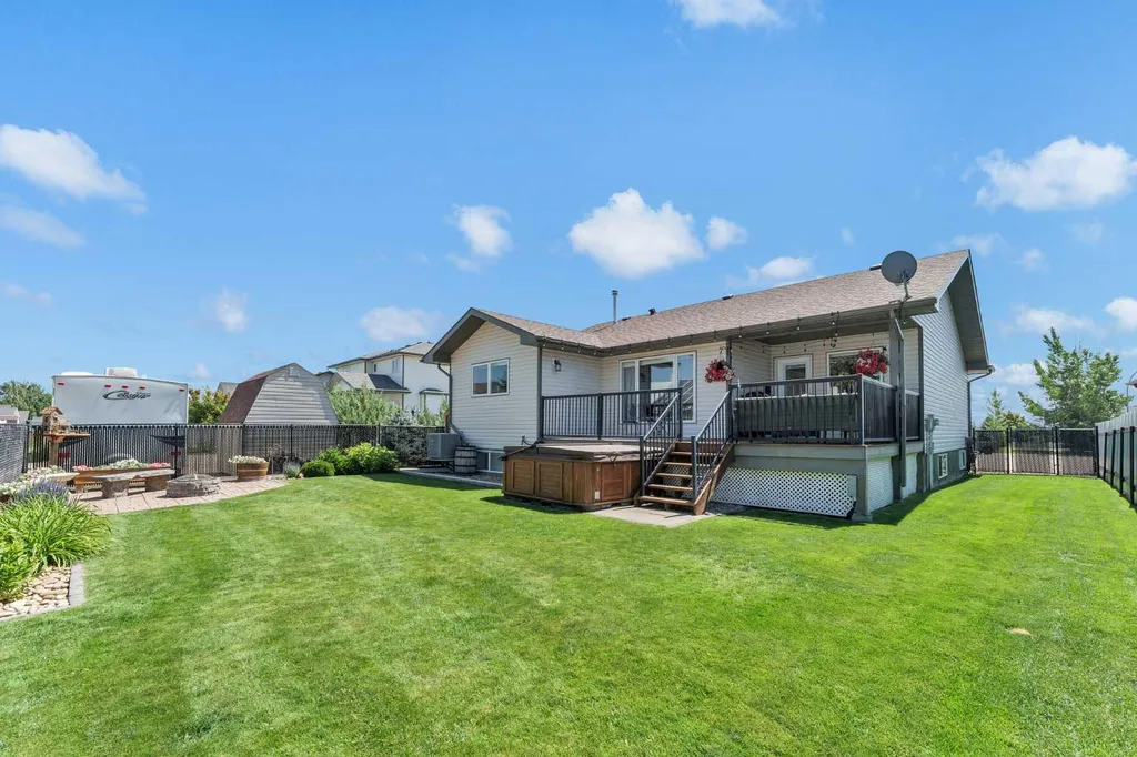 402 Jesmond Place SW Redcliff AB T0J 2P2
