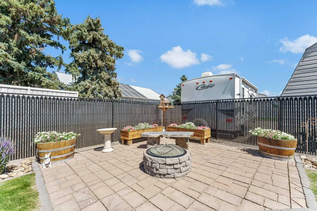 402 Jesmond Place SW Redcliff AB T0J 2P2