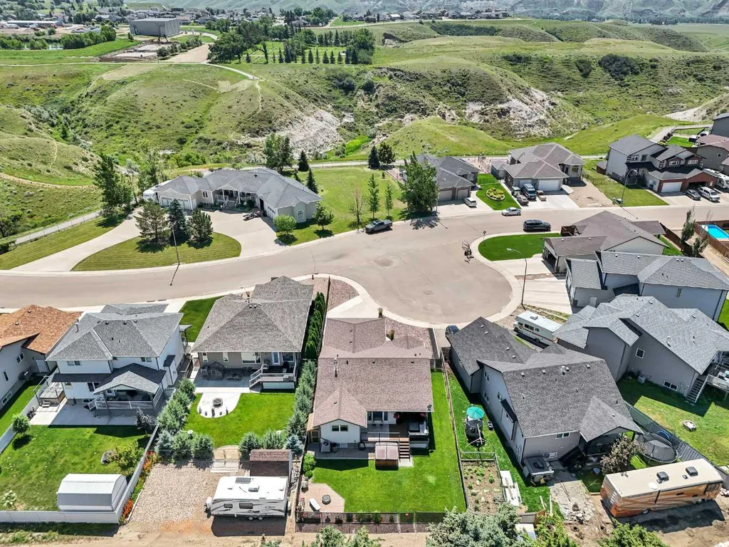 402 Jesmond Place SW Redcliff AB T0J 2P2