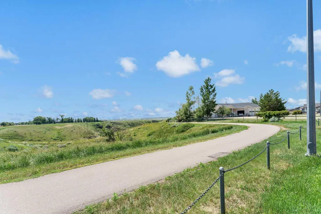 402 Jesmond Place SW Redcliff AB T0J 2P2