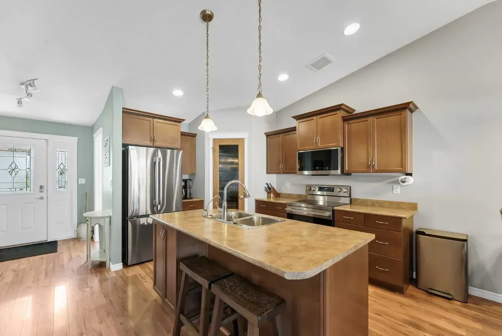 402 Jesmond Place SW Redcliff AB T0J 2P2