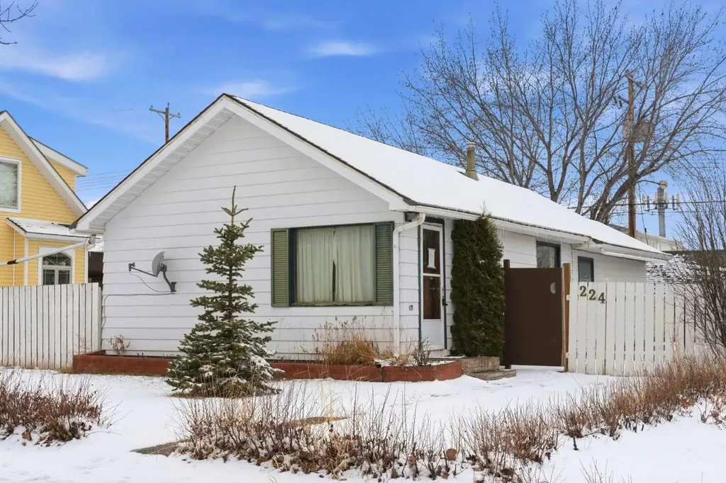 224 1 Street S Vulcan AB T0L2B0
