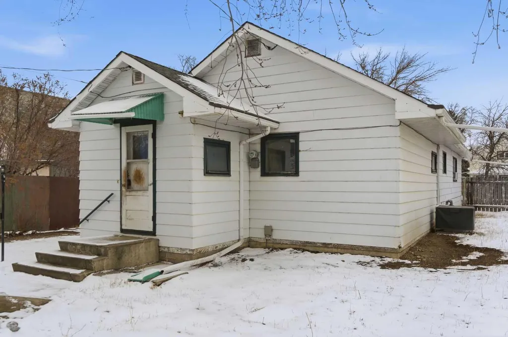 224 1 Street S Vulcan AB T0L2B0