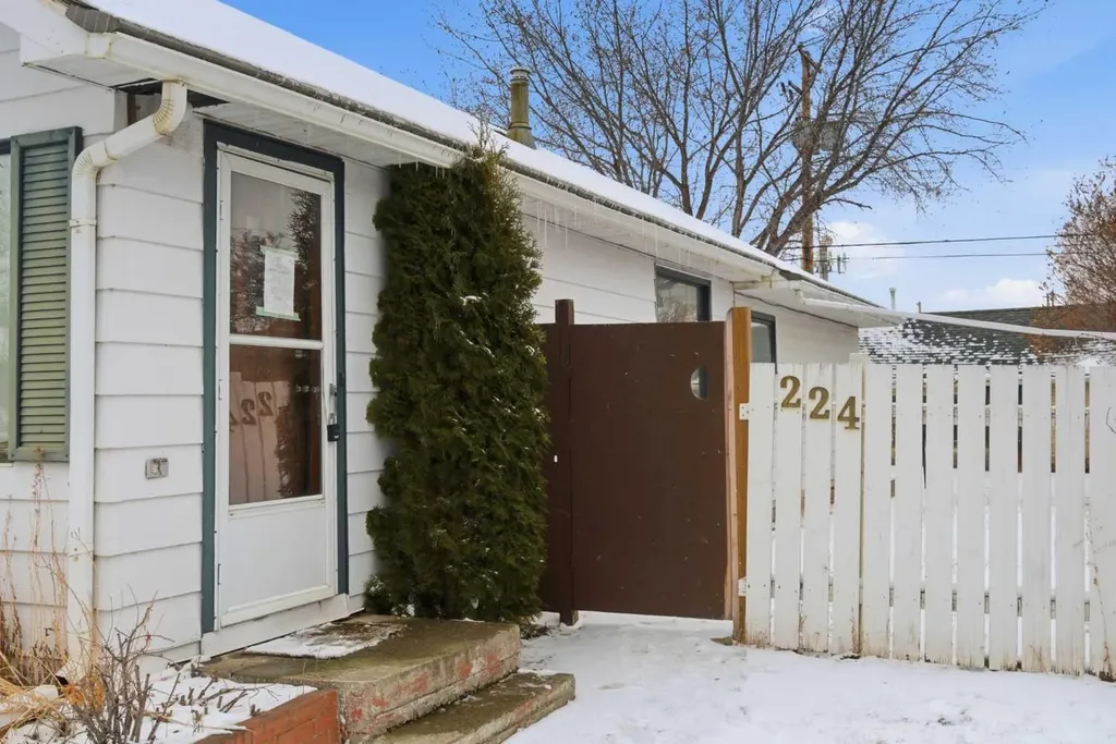 224 1 Street S Vulcan AB T0L2B0