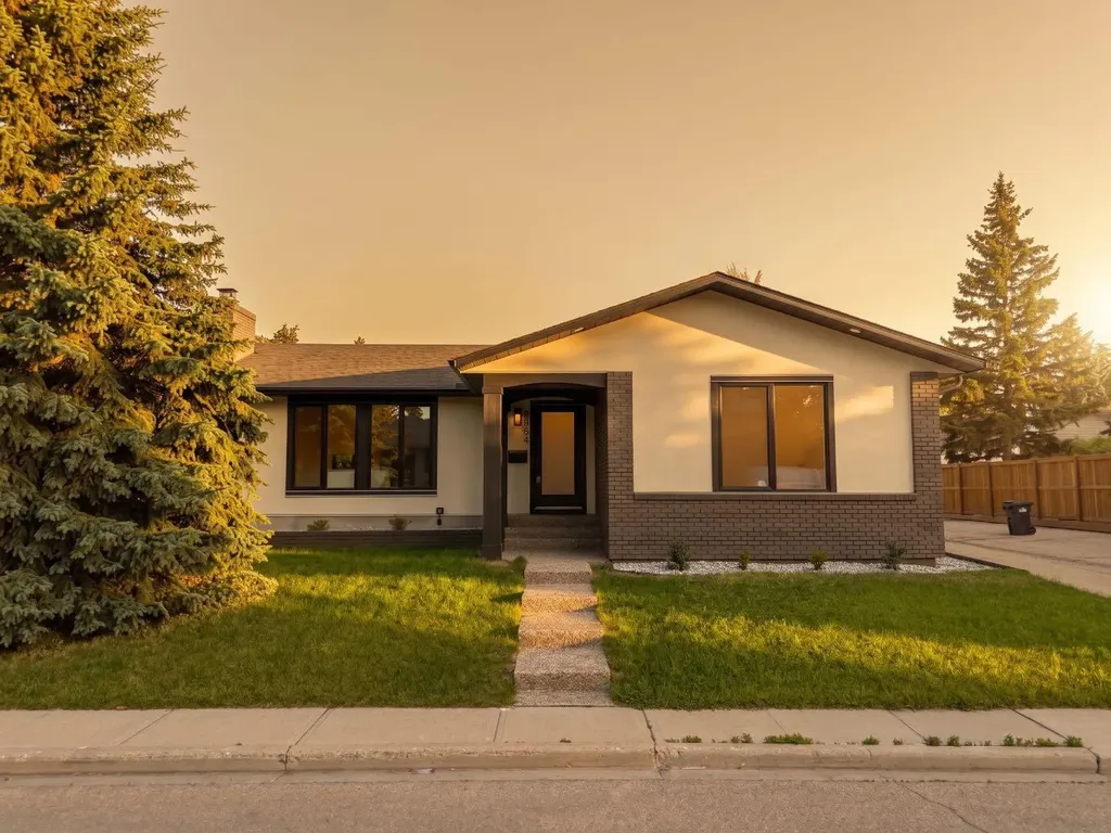 4904 Valiant Drive NW Calgary AB T3A 1X2