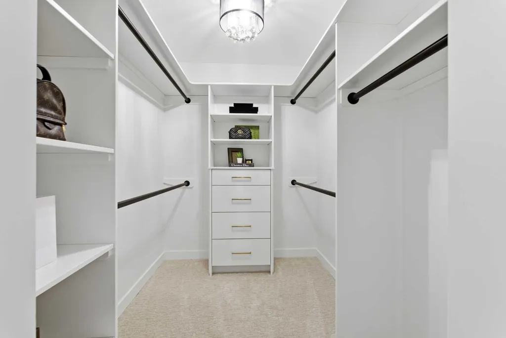 4904 Valiant Drive NW Calgary AB T3A 1X2