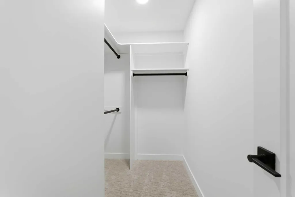 4904 Valiant Drive NW Calgary AB T3A 1X2