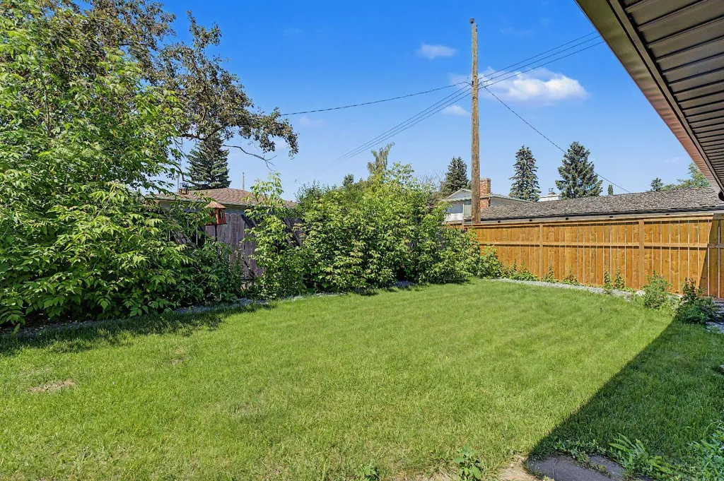 4904 Valiant Drive NW Calgary AB T3A 1X2