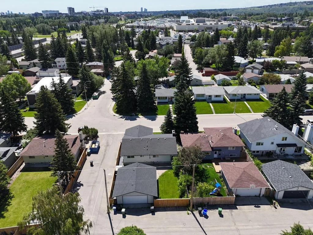 4904 Valiant Drive NW Calgary AB T3A 1X2