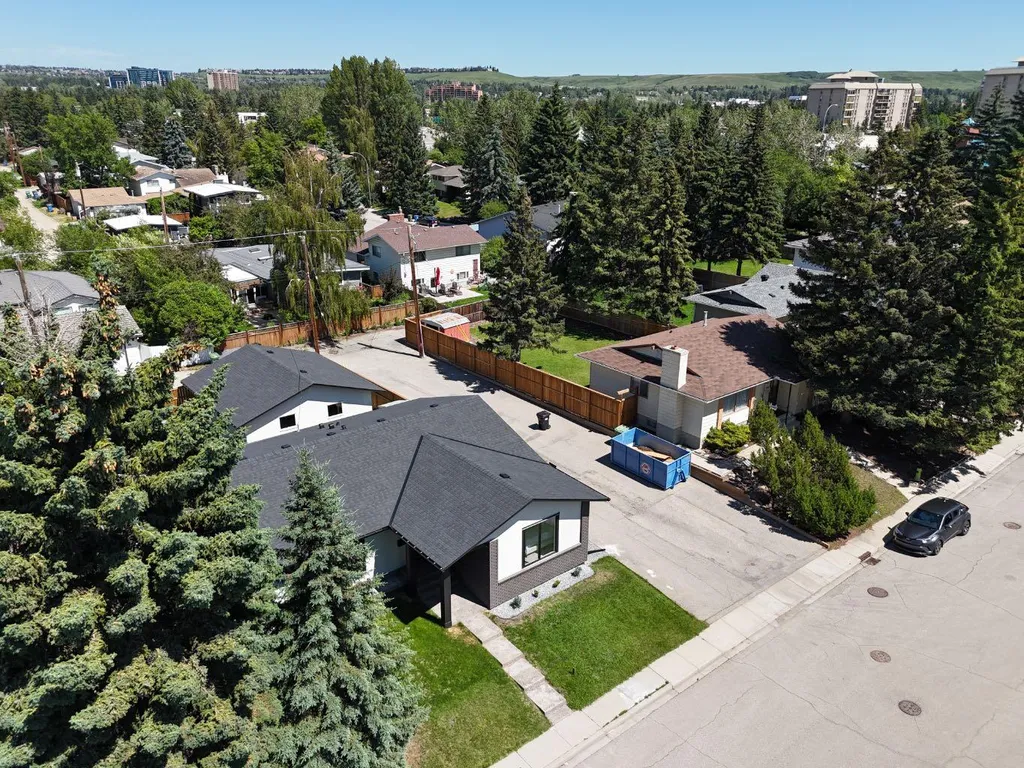 4904 Valiant Drive NW Calgary AB T3A 1X2