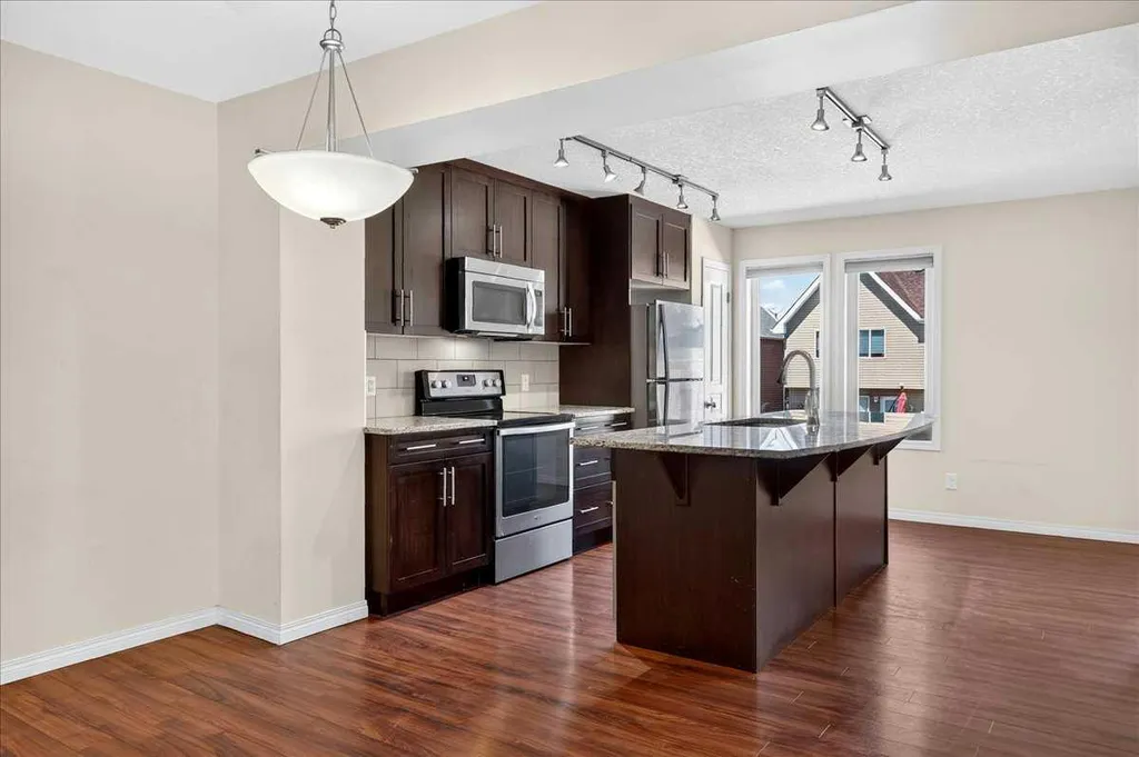 604 Auburn Bay Square SE Calgary AB T3M 0Y9