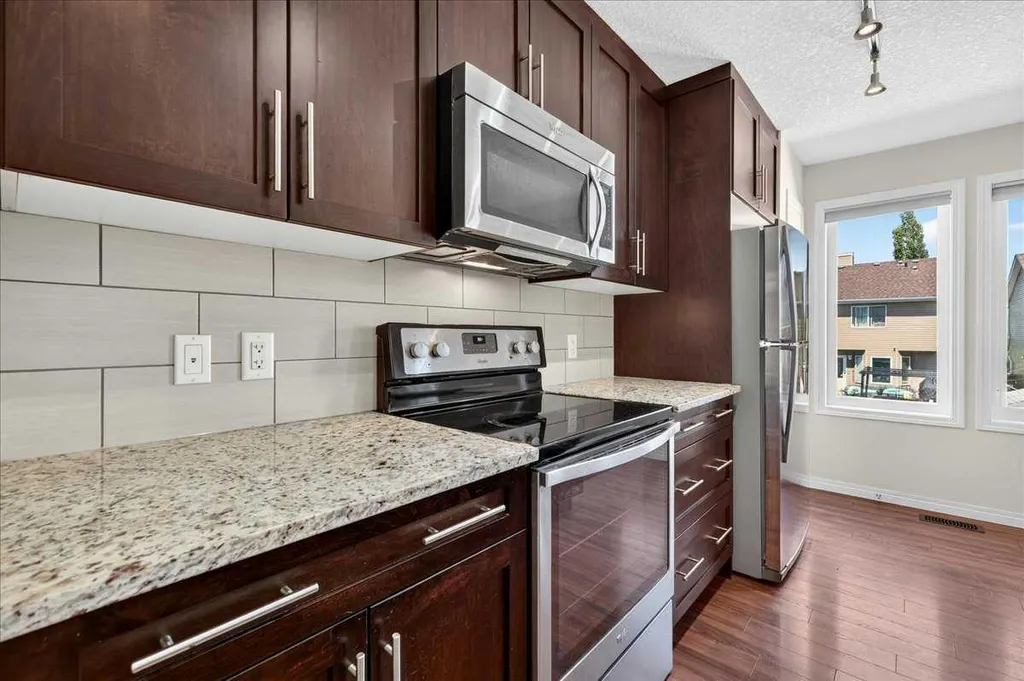 604 Auburn Bay Square SE Calgary AB T3M 0Y9