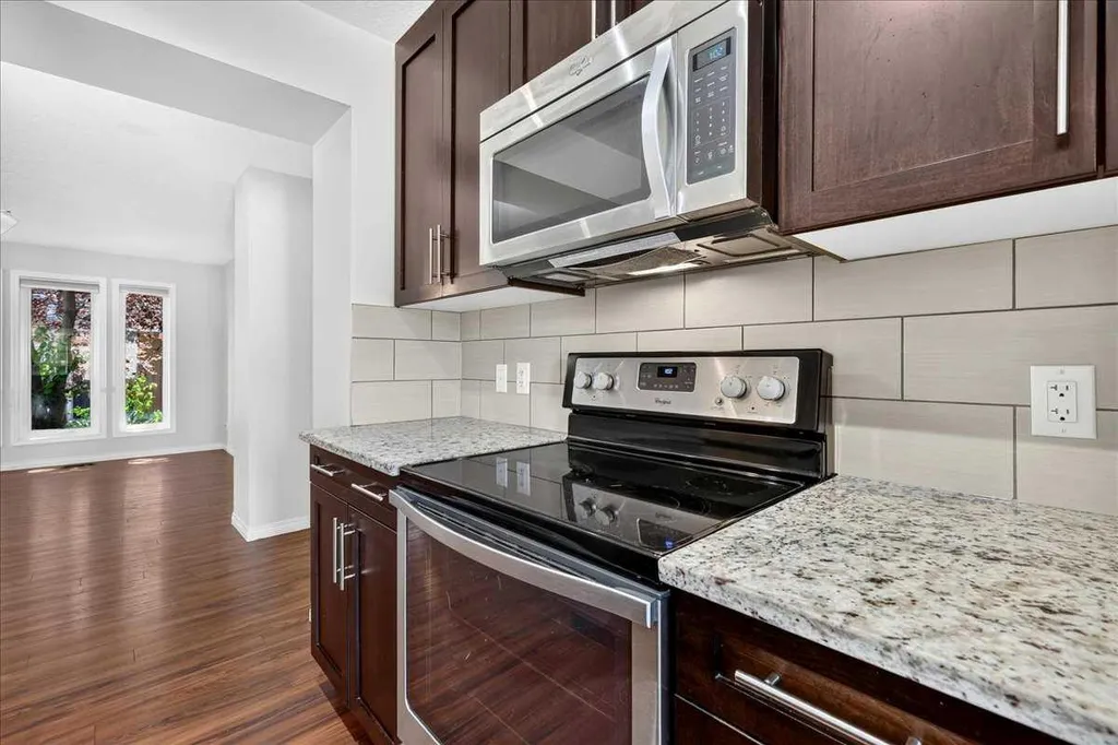 604 Auburn Bay Square SE Calgary AB T3M 0Y9