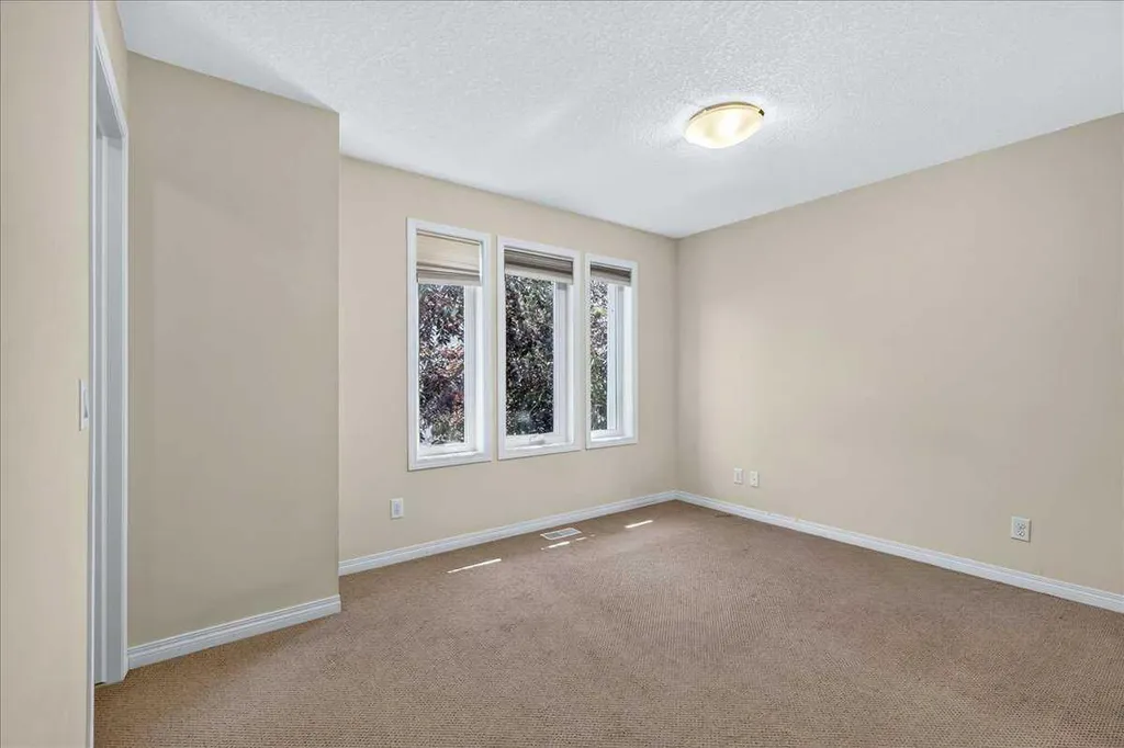 604 Auburn Bay Square SE Calgary AB T3M 0Y9