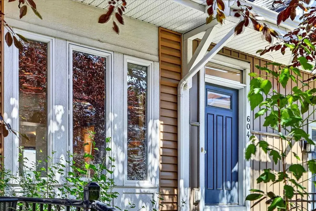 604 Auburn Bay Square SE Calgary AB T3M 0Y9