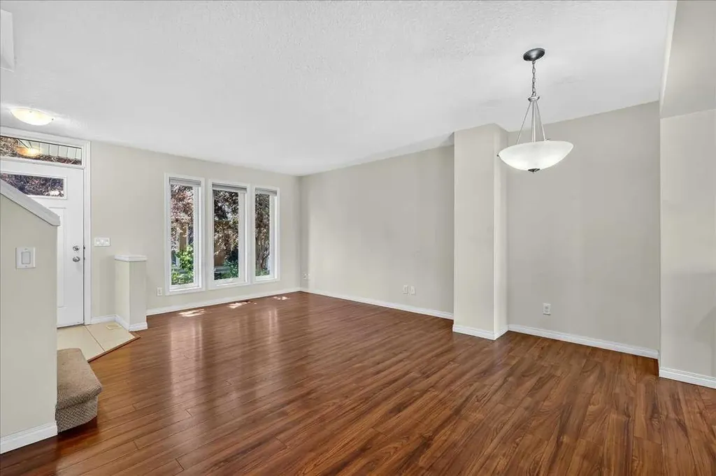 604 Auburn Bay Square SE Calgary AB T3M 0Y9