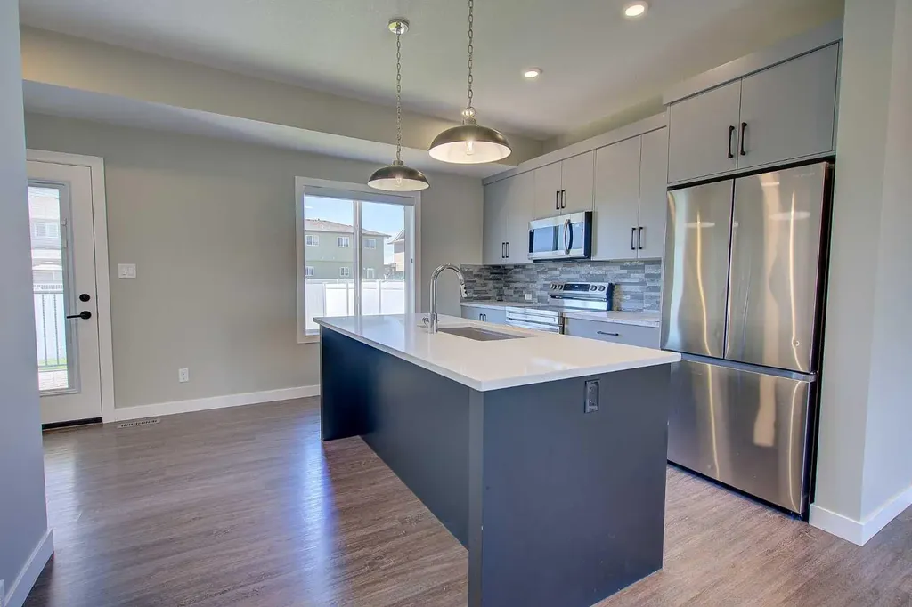 56 Inglis Crescent Sylvan Lake AB T4S 0V3