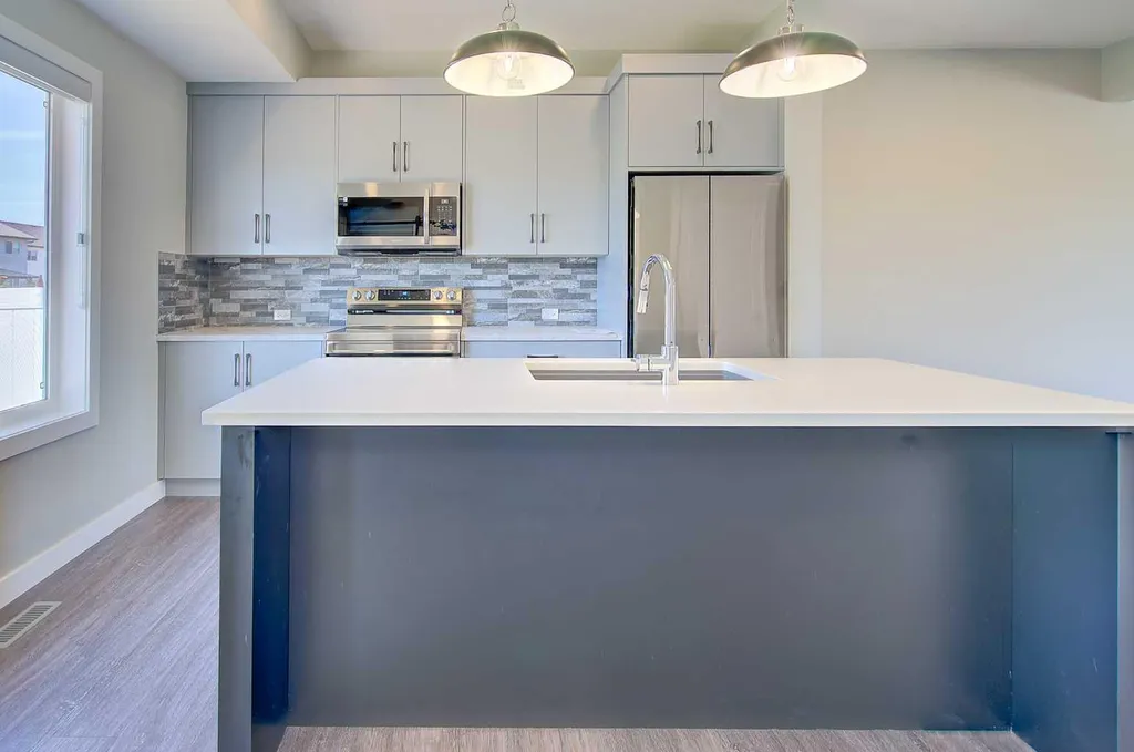 56 Inglis Crescent Sylvan Lake AB T4S 0V3