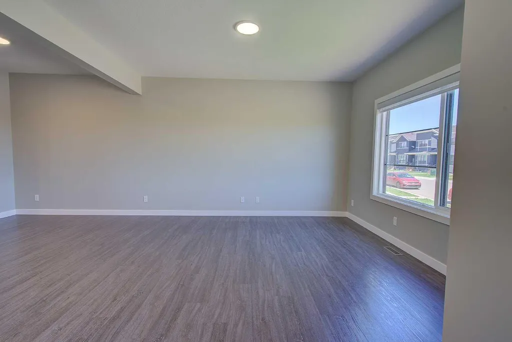 56 Inglis Crescent Sylvan Lake AB T4S 0V3