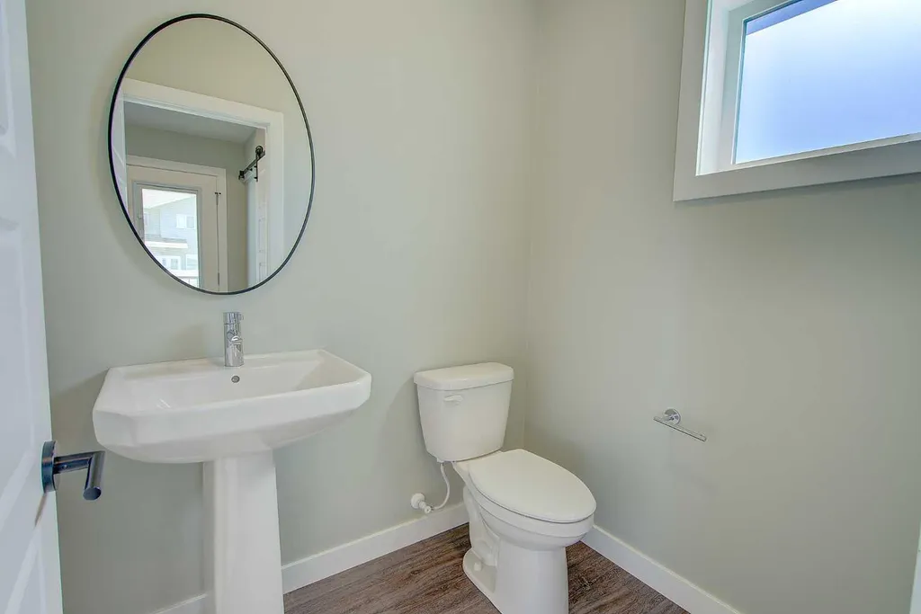 56 Inglis Crescent Sylvan Lake AB T4S 0V3