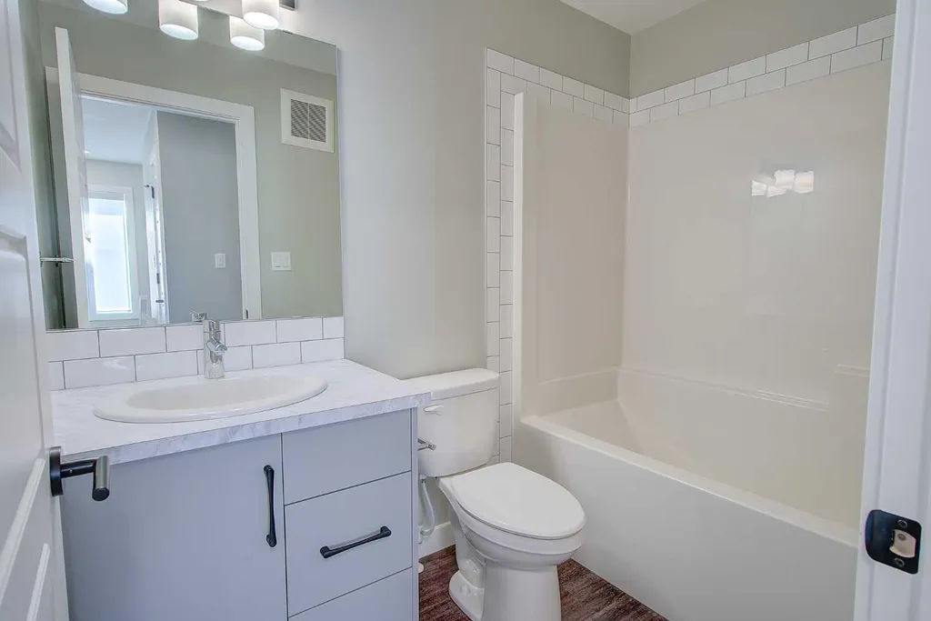 56 Inglis Crescent Sylvan Lake AB T4S 0V3