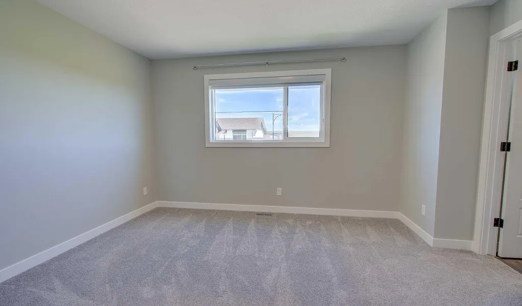 56 Inglis Crescent Sylvan Lake AB T4S 0V3