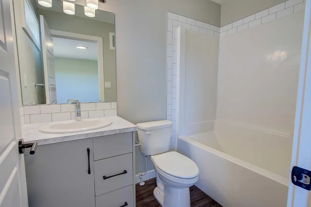 56 Inglis Crescent Sylvan Lake AB T4S 0V3