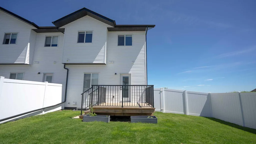 56 Inglis Crescent Sylvan Lake AB T4S 0V3