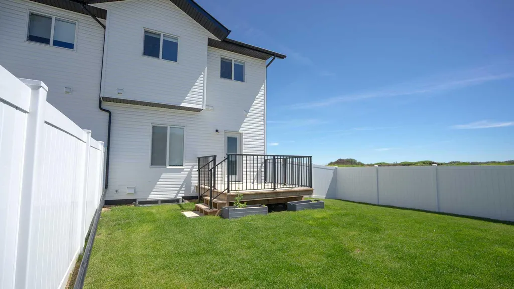 56 Inglis Crescent Sylvan Lake AB T4S 0V3