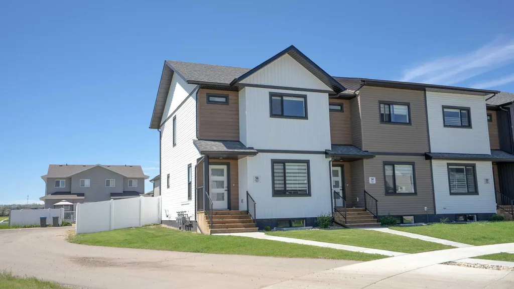 56 Inglis Crescent Sylvan Lake AB T4S 0V3