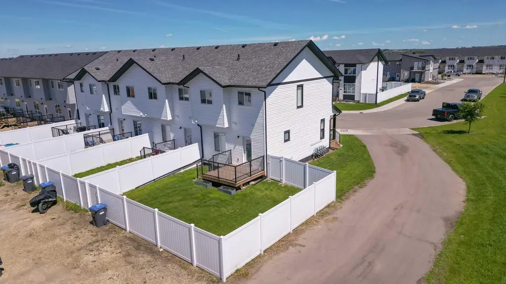 56 Inglis Crescent Sylvan Lake AB T4S 0V3