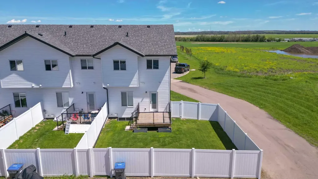 56 Inglis Crescent Sylvan Lake AB T4S 0V3