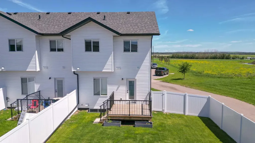 56 Inglis Crescent Sylvan Lake AB T4S 0V3
