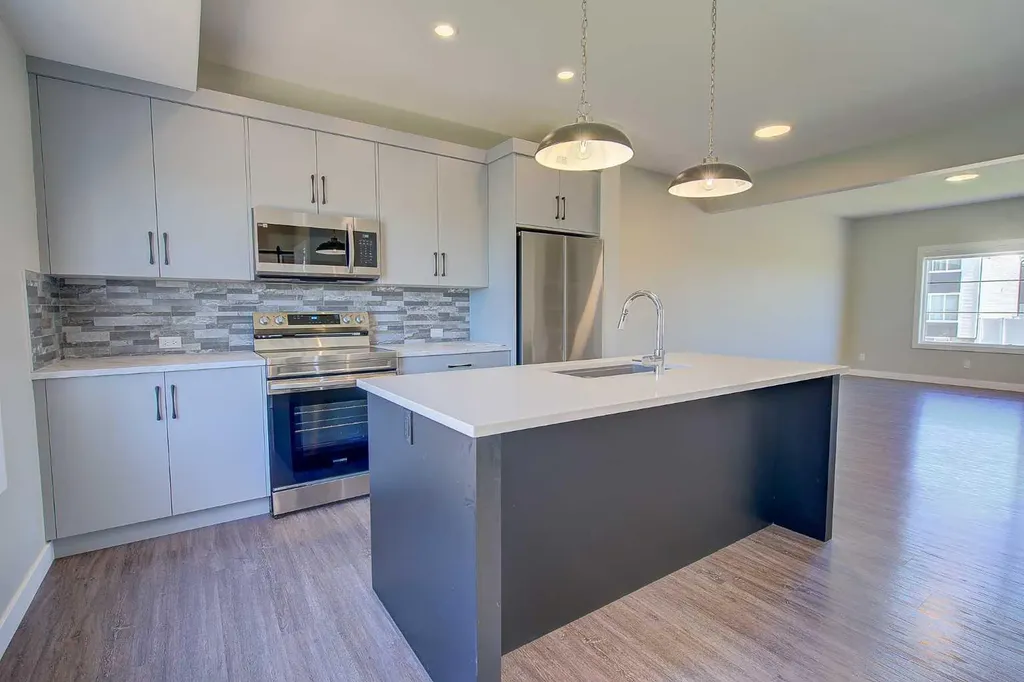56 Inglis Crescent Sylvan Lake AB T4S 0V3