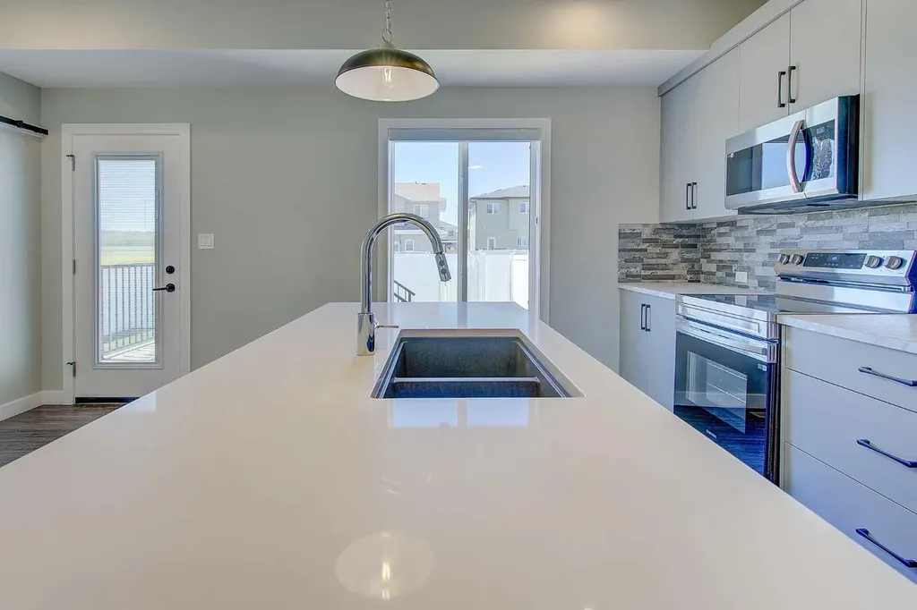 56 Inglis Crescent Sylvan Lake AB T4S 0V3