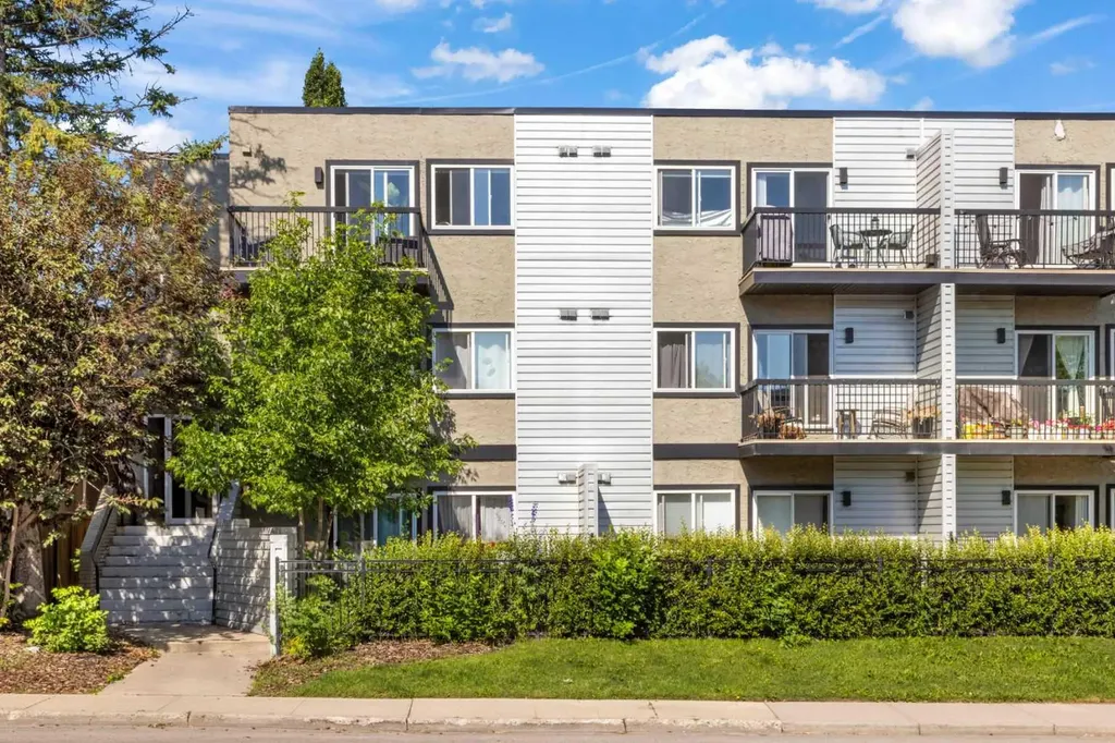 2411 29 Street SW Calgary AB T3E 2K3