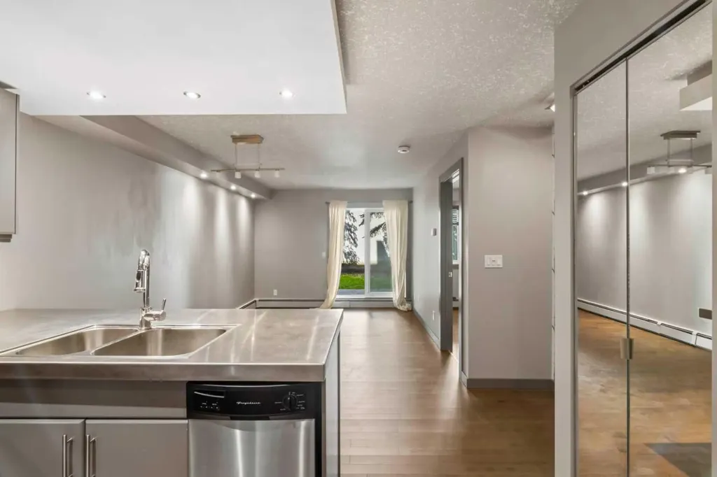 2411 29 Street SW Calgary AB T3E 2K3