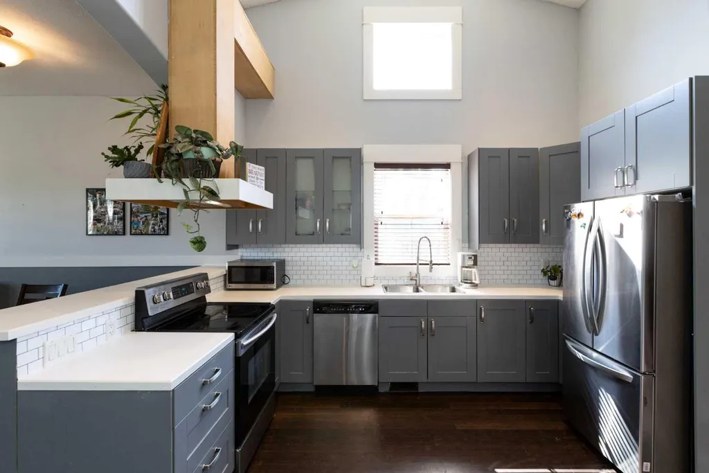6006B 52 Avenue Stettler AB T4K 1K5