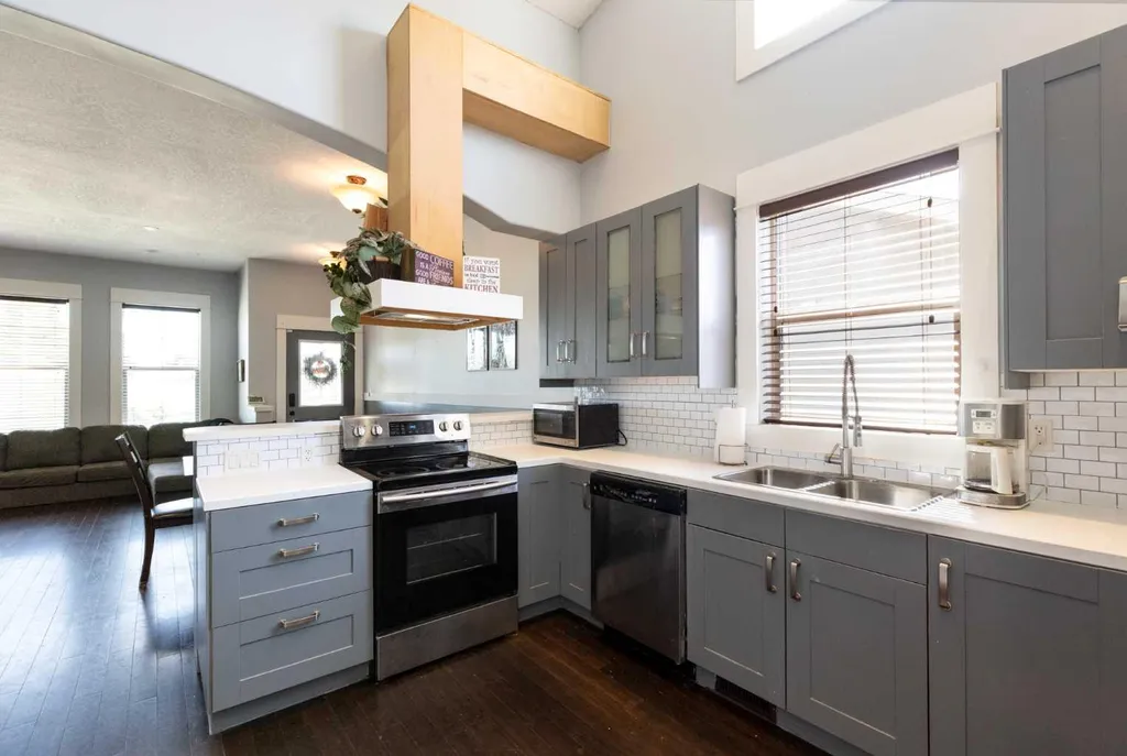 6006B 52 Avenue Stettler AB T4K 1K5