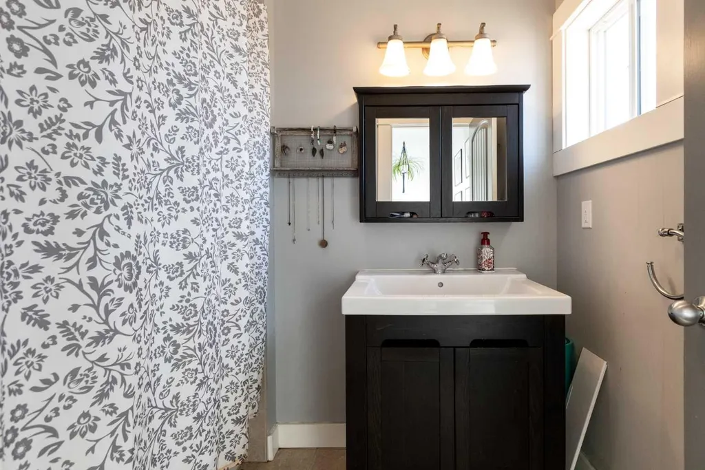 6006B 52 Avenue Stettler AB T4K 1K5