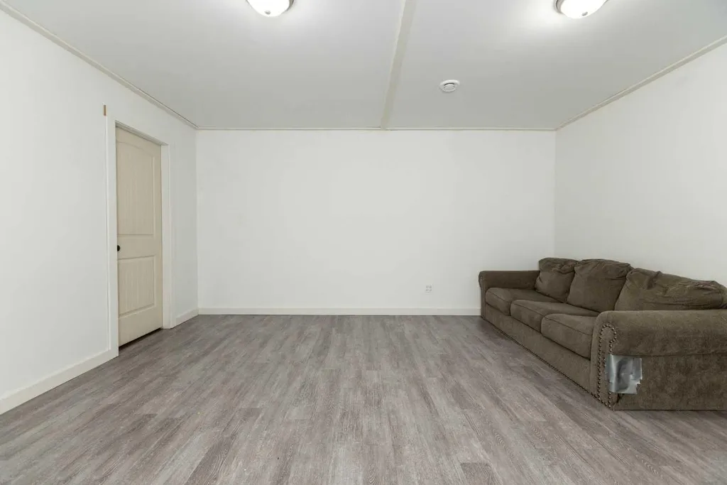 6006B 52 Avenue Stettler AB T4K 1K5