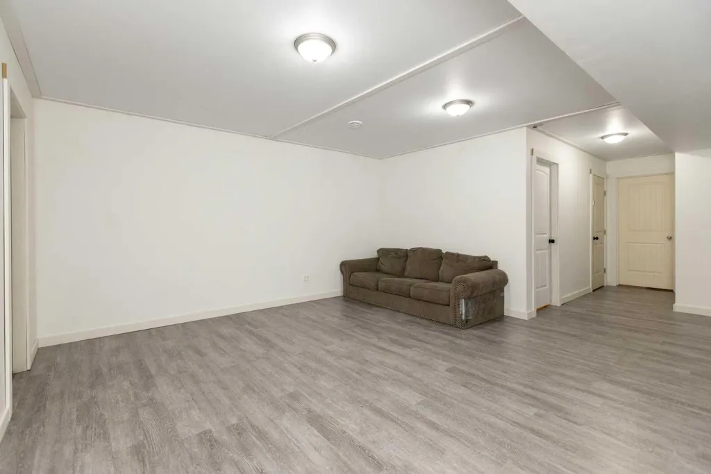 6006B 52 Avenue Stettler AB T4K 1K5