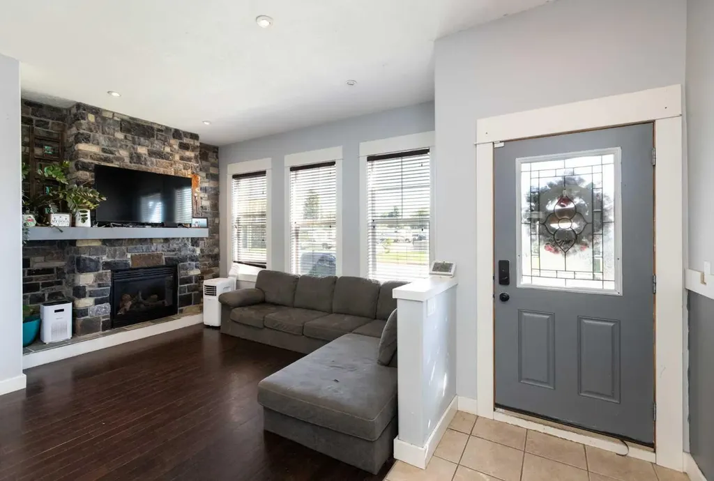 6006B 52 Avenue Stettler AB T4K 1K5