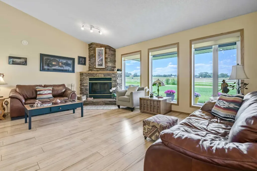 32047 276 Avenue E Rural Foothills County AB T1S 4N7