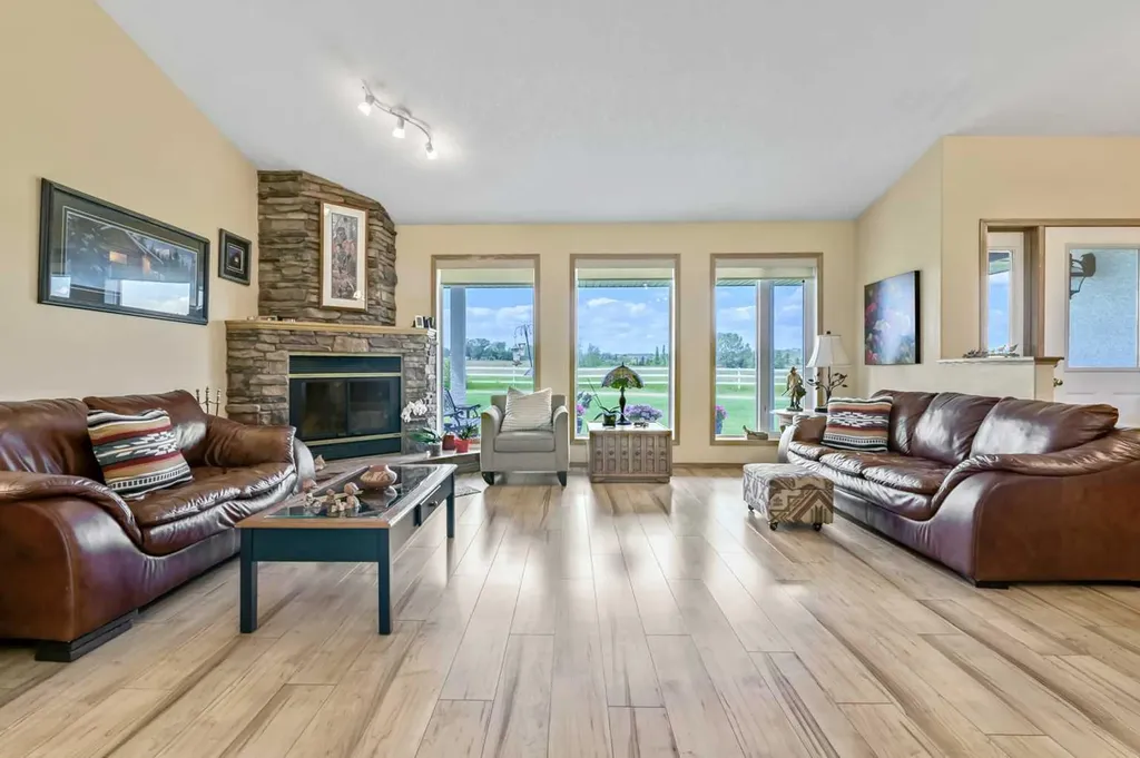 32047 276 Avenue E Rural Foothills County AB T1S 4N7
