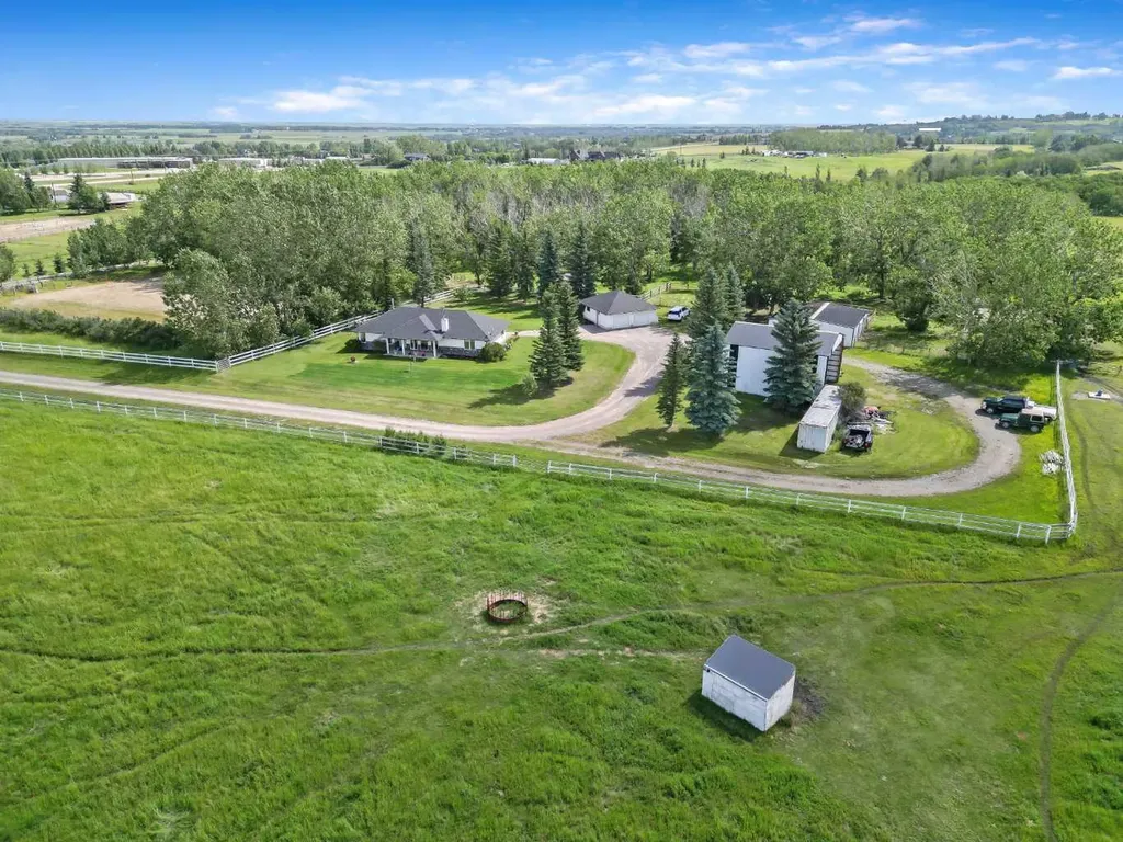 32047 276 Avenue E Rural Foothills County AB T1S 4N7