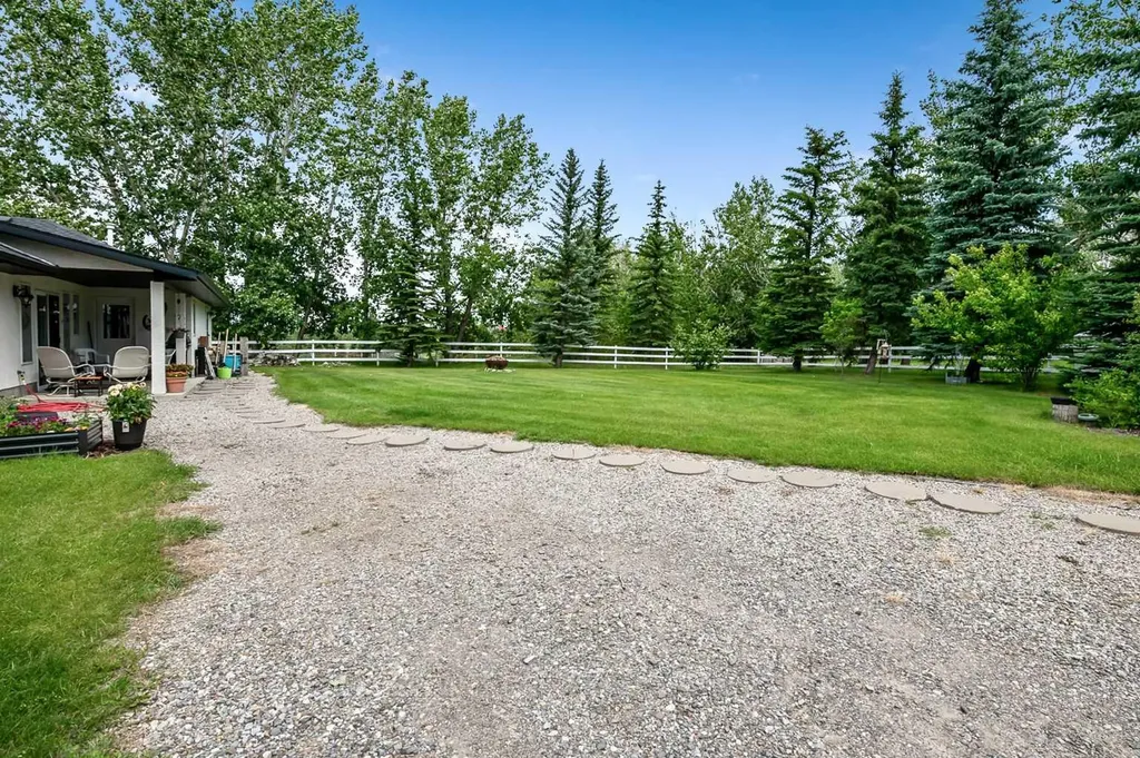 32047 276 Avenue E Rural Foothills County AB T1S 4N7